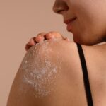ハーブピーリングは背中のケアに効果がある？メリットや注意点も解説