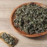 「ただの草」で蒸してない?3年熟成が生む、施術結果を2倍にする“ブースター”の正体