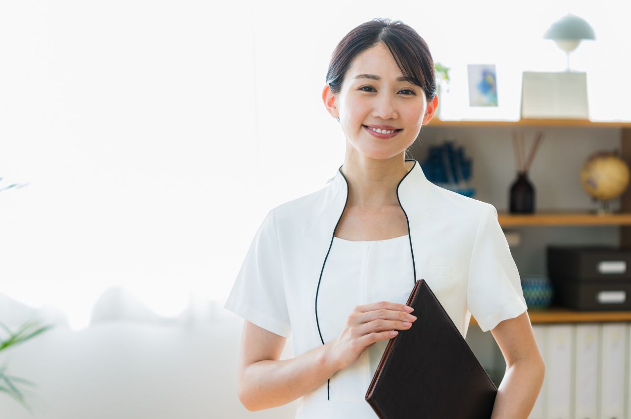 ランニングコストは月間施術人数が増えるほど重要になる
